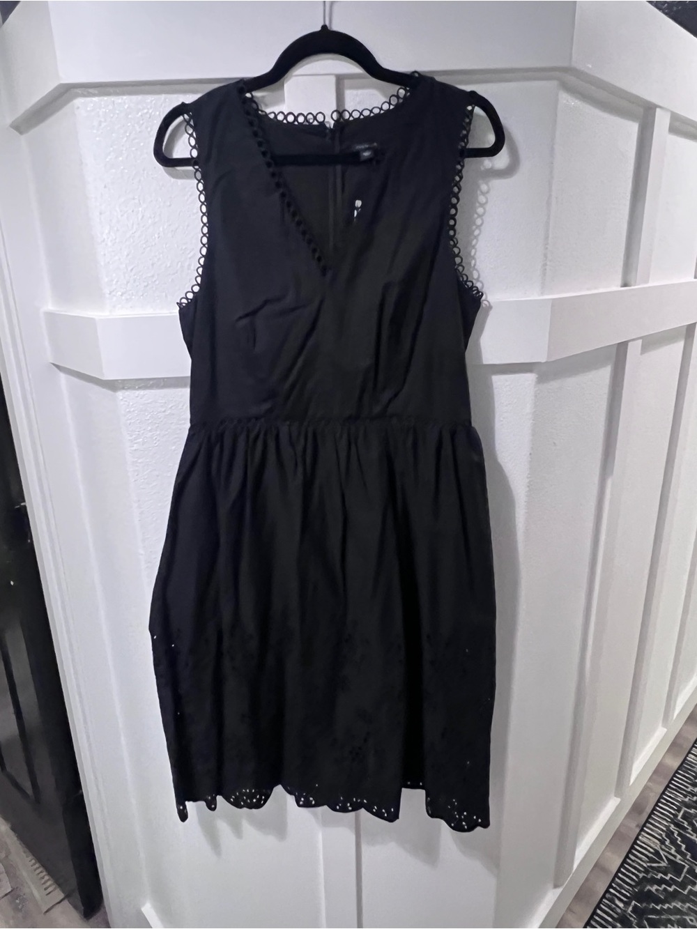 Ann Taylor Black Sleeveless Eyelet Trim V-Neck Dress